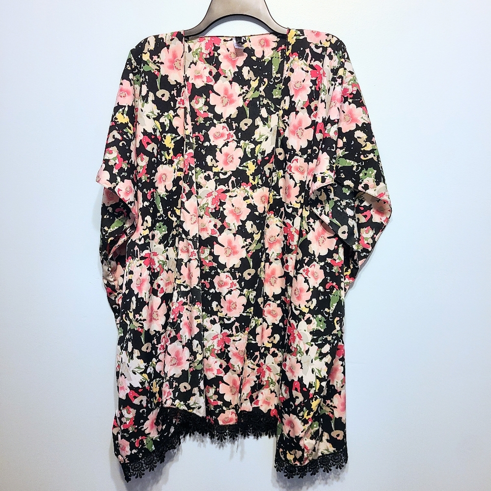 5/$30 Apt 9 Flowy Floral Kimono Style Black Lacy Edged Shrug: One Size Fits Most